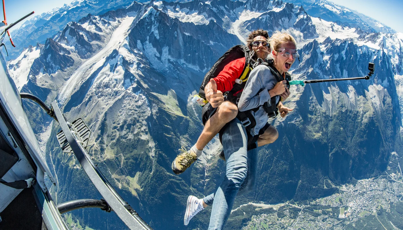 Chute libre en tandem au-dessus des Alpes