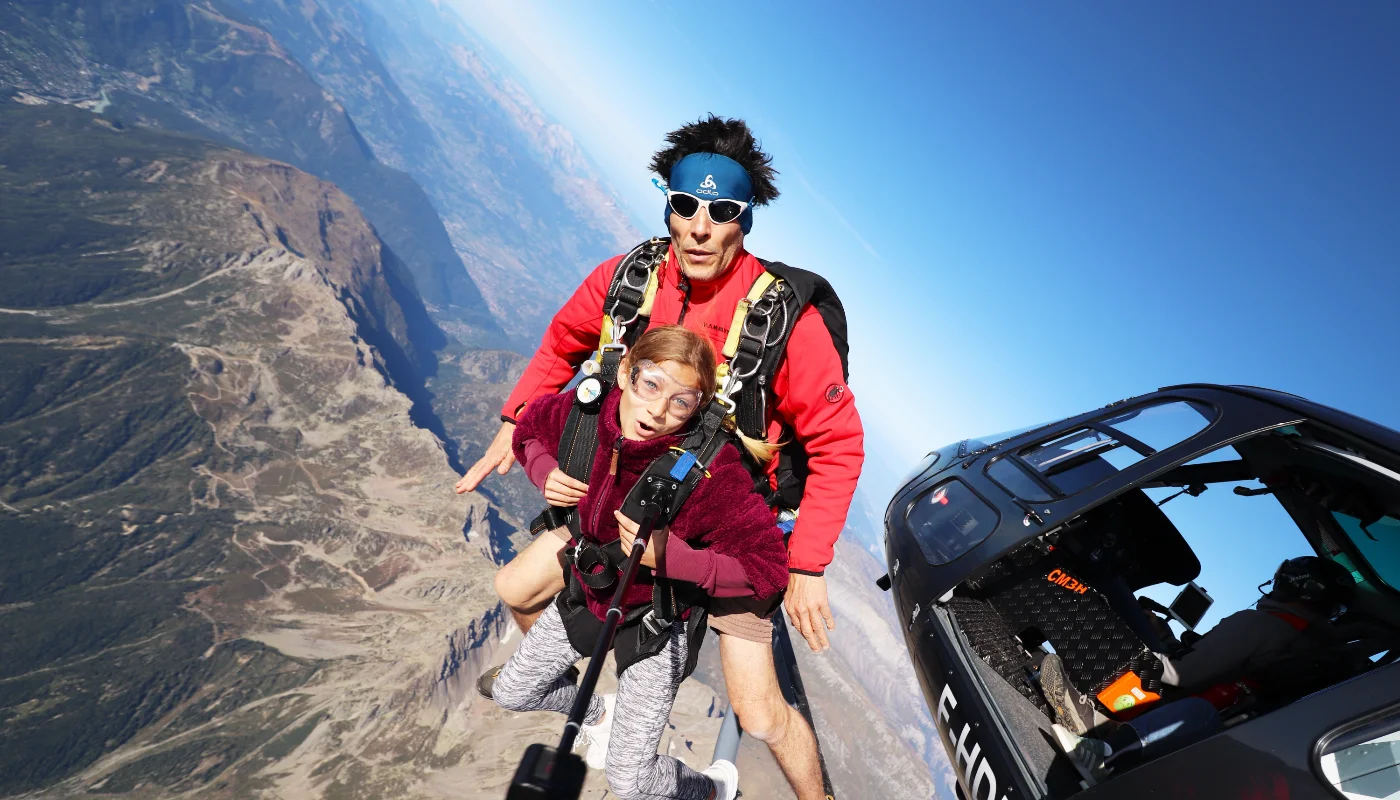 Chute libre en tandem au-dessus des Alpes